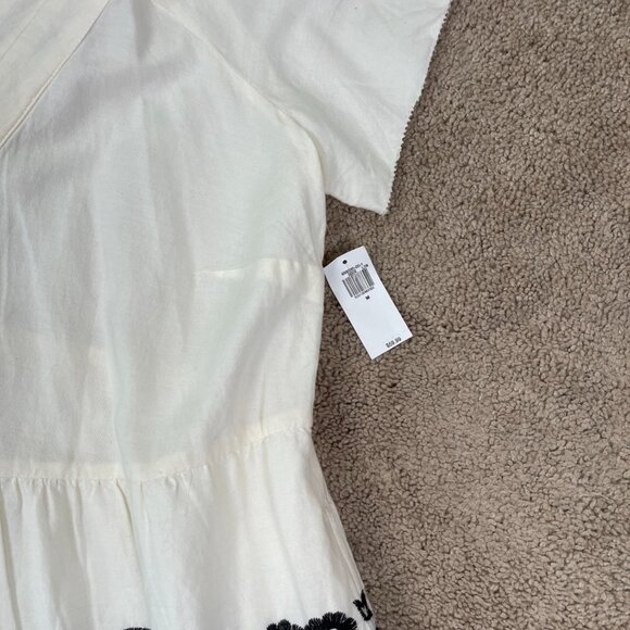 Old Navy Dress Womens M Ivory Embroidered Tiered Swing Pockets Boho Beach NWT - Picture 4 of 10